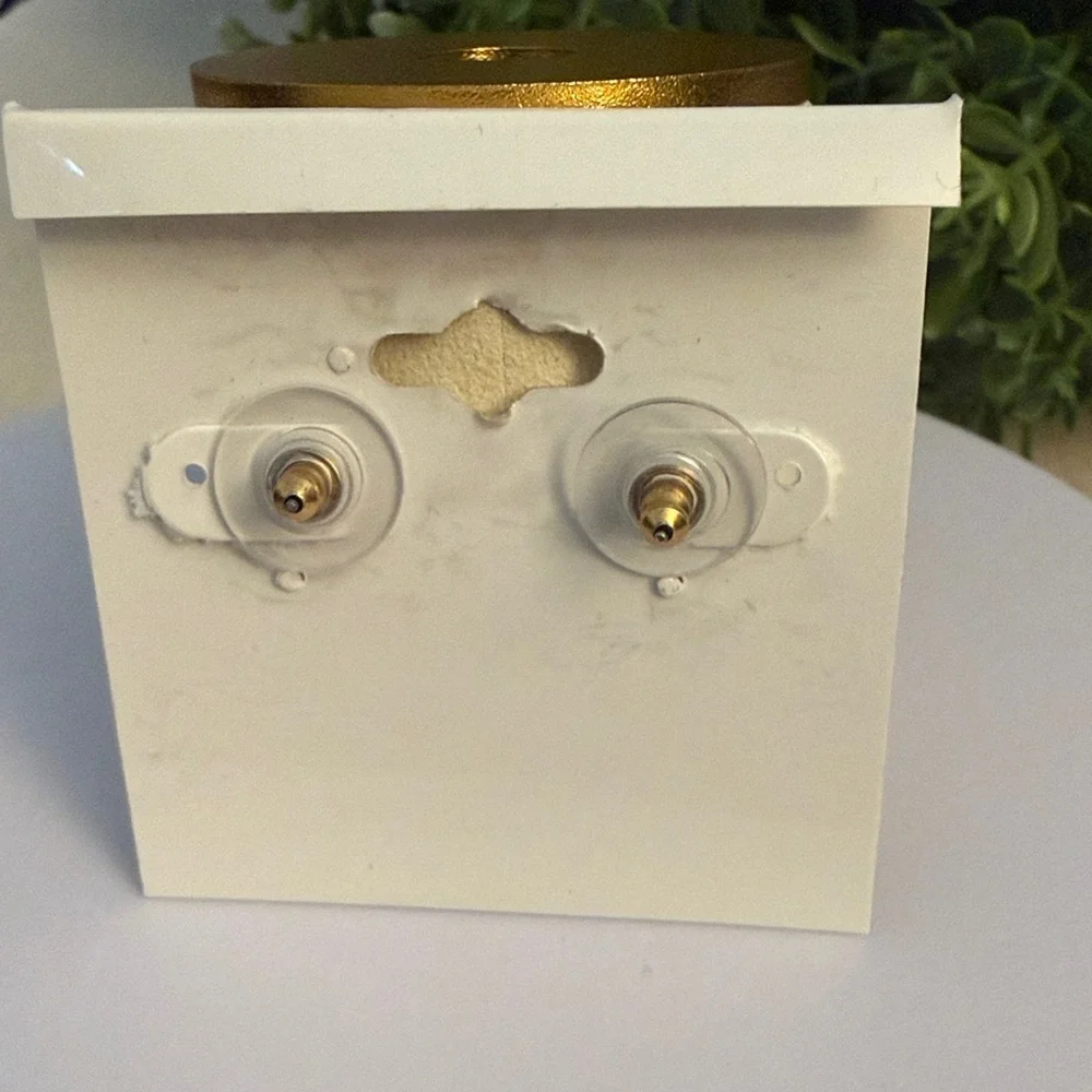Chic Gold Dangle Earrings